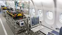 Der Airbus A330 MRTT wurde zum MedEvac umgerüstet. Im Inneren sind jetzt Liegen für Verletzte.