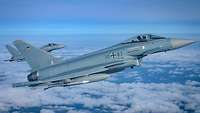 Zwei deutsche Eurofighter über den Wolken