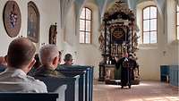 Militärdekan Otto Adomat bei der Predigt in der Komtureikirche