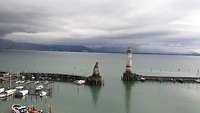 Ein Blick auf die Hafeneinfahrt Lindaus und dem ruhigen Bodensee genügte, um zur Ruhe zu kommen.