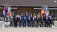 Bundeskanzler Olaf Scholz mit den G7-Staatschefs und den Teilnehmern der fünf Gastländer