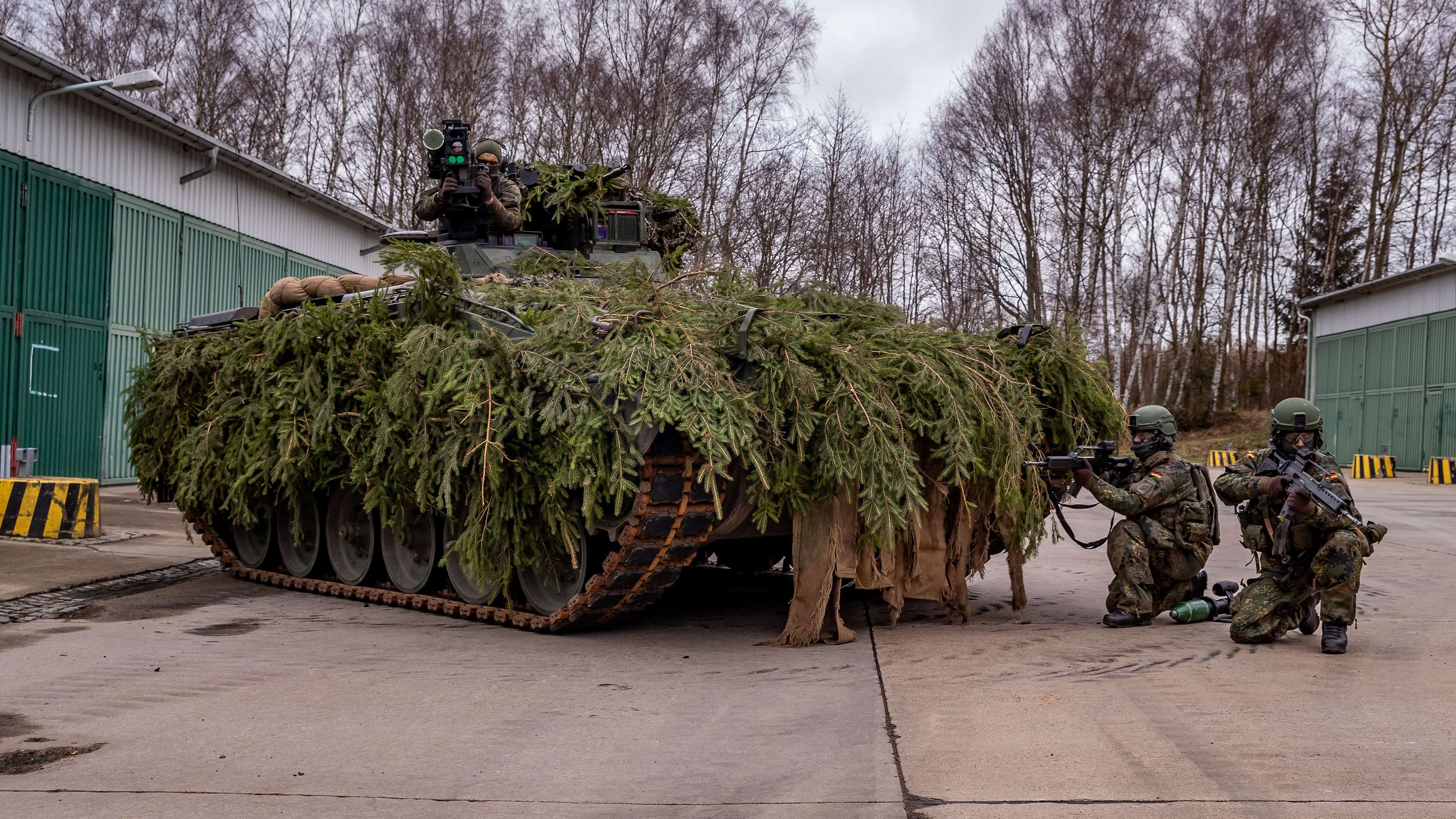 Verteidigungsministerin Besucht Panzergrenadiere