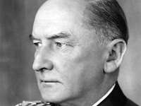 Ein schwarz-weißes Porträtfoto von Generalfeldmarschall Erwin von Witzleben 