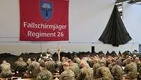 Feldgottesdienst mit Soldatinnen und Soldaten des Fallschirmjägerregiments 26 aus Zweibrücken.