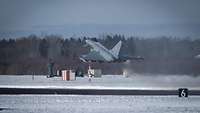 Ein Eurofighter startet vom Flugplatz Ämari, welcher durch ASUL vor Drohnen geschützt wird.