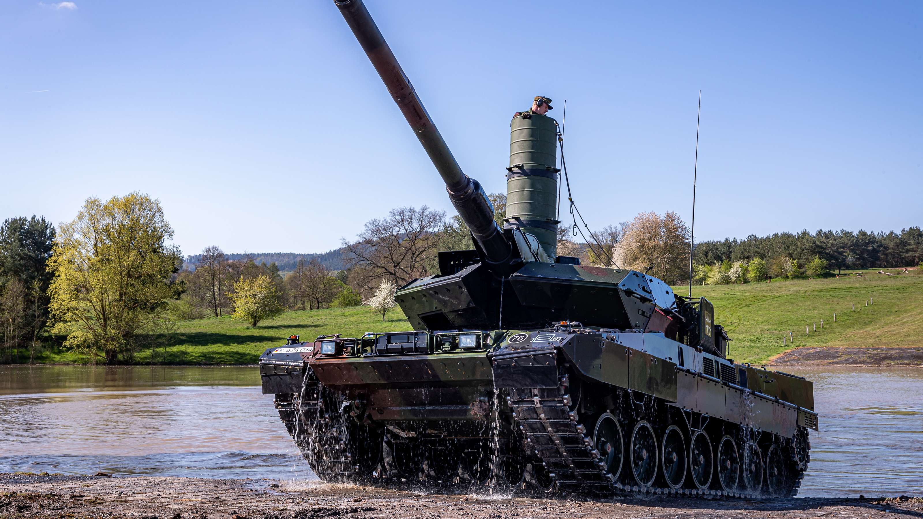 Unter Wasser Mit Dem Kampfpanzer Leopard 2 A7V