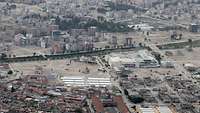 Die stark zerstörte Stadt Antakya von oben