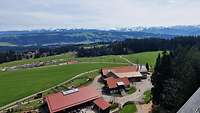 Der Aussichtsturm bot einen wunderschönen Blick auf die Alpen