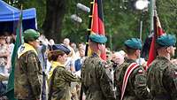 Soldaten an der Basilika Maria Heimsuchung im slowakischen Levoca