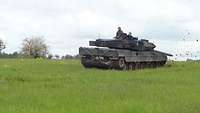 Fahrt mit einem Panzer Leopard 2 über den Übungsplatz.