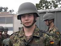 Soldat mit Helm