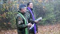 Die Militärgeistlichen Moselewski und Pockrandt beim Feldgottesdienst