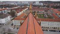 Ein Blick auf Neubrandenburg vom Dach der Konzertkirche.