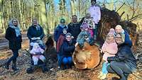 Rüstzeitteilnehmer beim Waldspaziergang