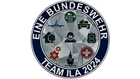 Ein rundes Signet zeigt Icons der Bundeswehr-Bereiche. Außen steht: Eine Bundeswehr/Team ILA 2024.