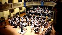 Das StMusKorpsBw musiziert in der Landkostarena Bestensee.