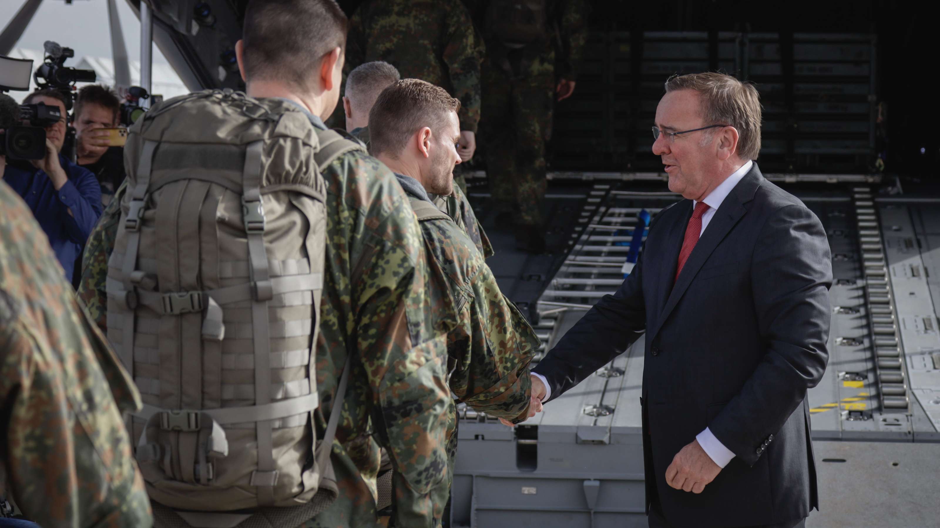 Bundeswehrsoldaten Der Brigade Litauen Entsandt