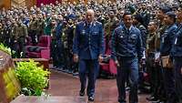  On the way to the podium, Lieutenant General Ingo Gerhartz is accompanied by an Indian officer