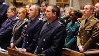 Soldaten und Soldatinnen beim Gottesdienst zum Weltfriedenstag im Kölner Dom