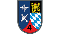 Rechts der Pfälzer Löwe, bayerische Rauten, links Symbole von Nachschub und Instandsetzung, eine 4.