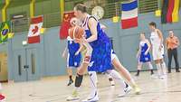 Spielszene beim Frauenbasketball