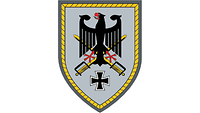 Auf grauem Grund kreuzen sich zwei Schwerter, darauf der Bundesadler, am Fuß das Eiserne Kreuz. 