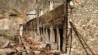 Ein zerstörtes Kloster