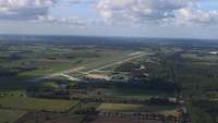 Der NATO-Flugplatz Wittmundhafen von oben fotografiert.