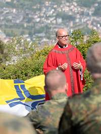  Militärpfarrer Romanus Kohl beim Gottesdienst auf dem Pic du Jer in Lourdes